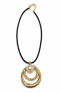 Avalon Pearl and Hammered Gold Hoop Cord Necklace - ShopPromesa