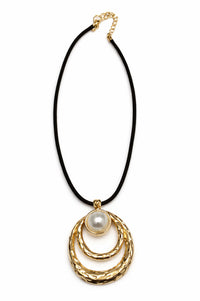 Avalon Pearl and Hammered Gold Hoop Cord Necklace - ShopPromesa