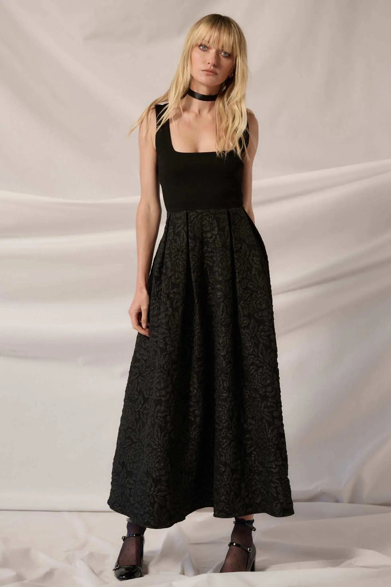 Midnight Rose Floral Brocade Midi Dress Black / M Midnight Rose Floral Brocade Midi Dress Black / M