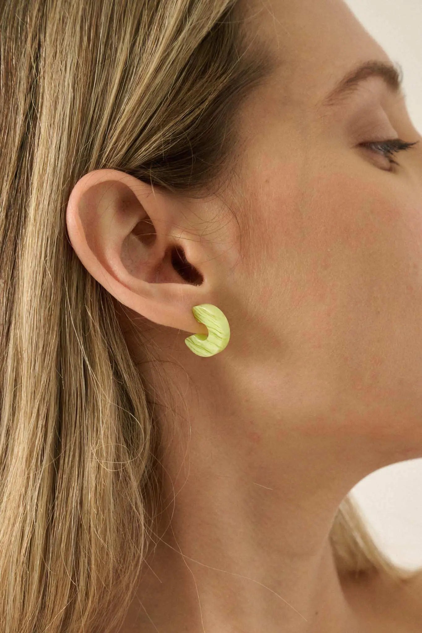 Los Feliz Cellulose Acetate Huggie Hoop Earrings - ShopPromesa