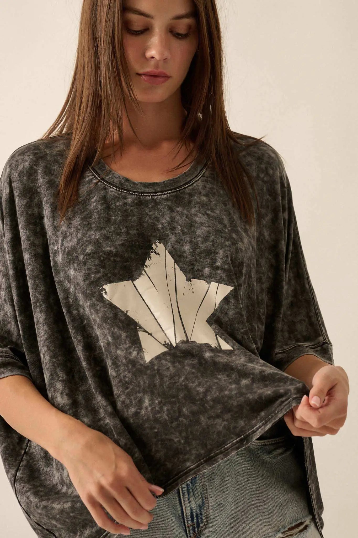 Star Quality Oversized Vintage-Wash Graphic Tee - ShopPromesa