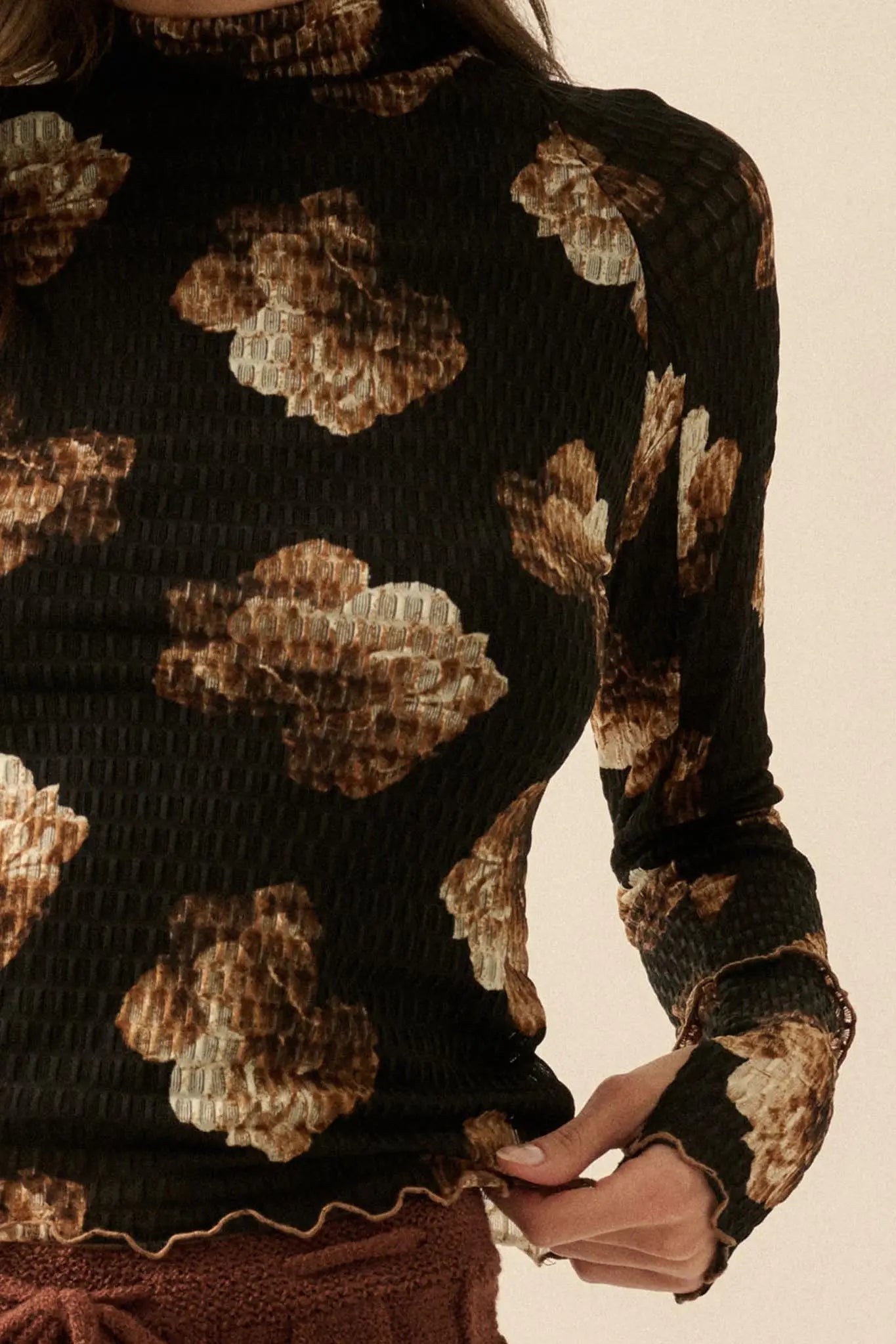 Sweet Scent Floral Honeycomb Mesh Thumbhole Top - ShopPromesa