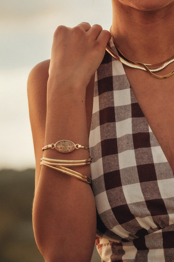 Carlsbad Gold Pressed Flower Bangle Bracelet - ShopPromesa