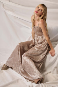 https://cdn.shopify.com/s/files/1/0002/3212/8522/files/Spotlight_Video_Precious_Metals_Textured_Metallic_Maxi_Dress.mp4?v=1729639125