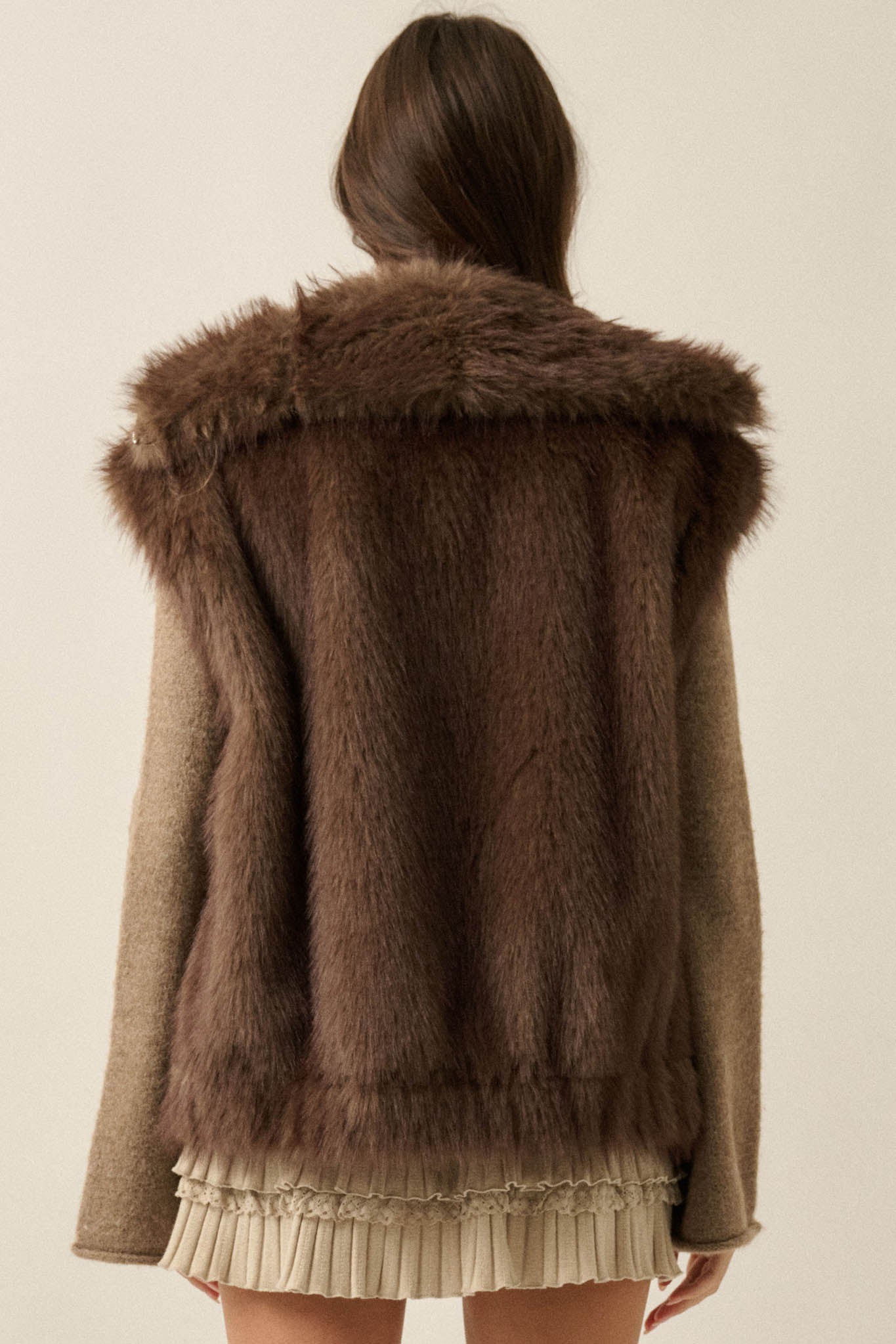 Call of the Wild Faux Fur Collared Pocket Vest - ShopPromesa