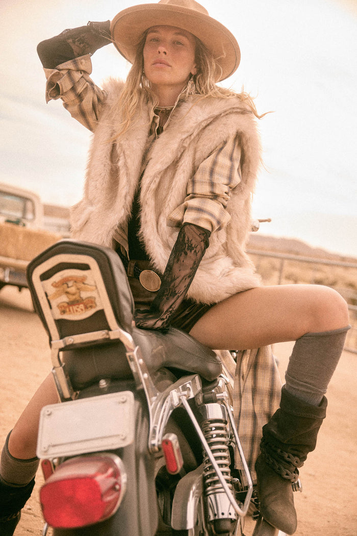 Call of the Wild Faux Fur Collared Pocket Vest - ShopPromesa