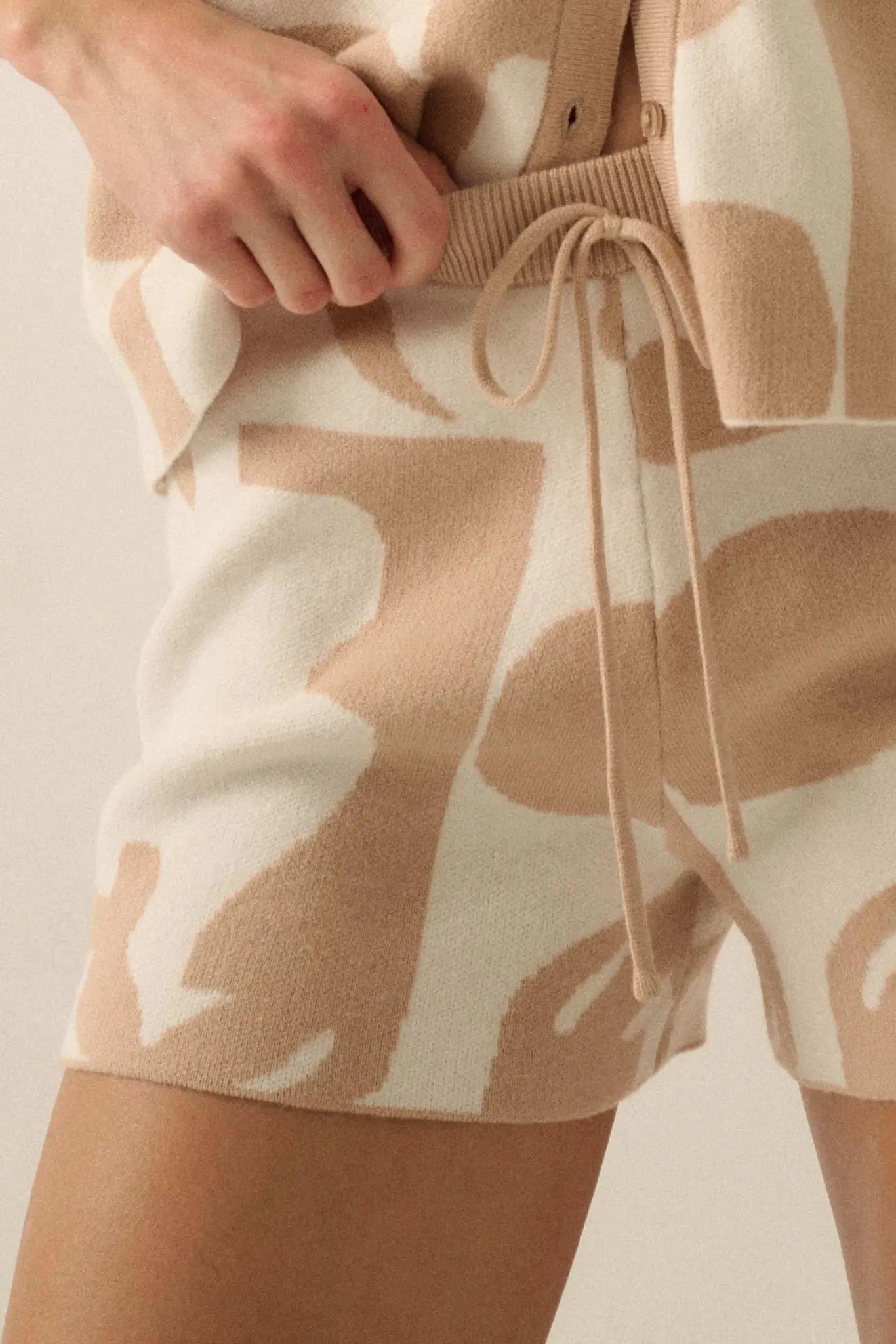 Bold Blooms Floral Jacquard Knit Sweater Shorts - ShopPromesa