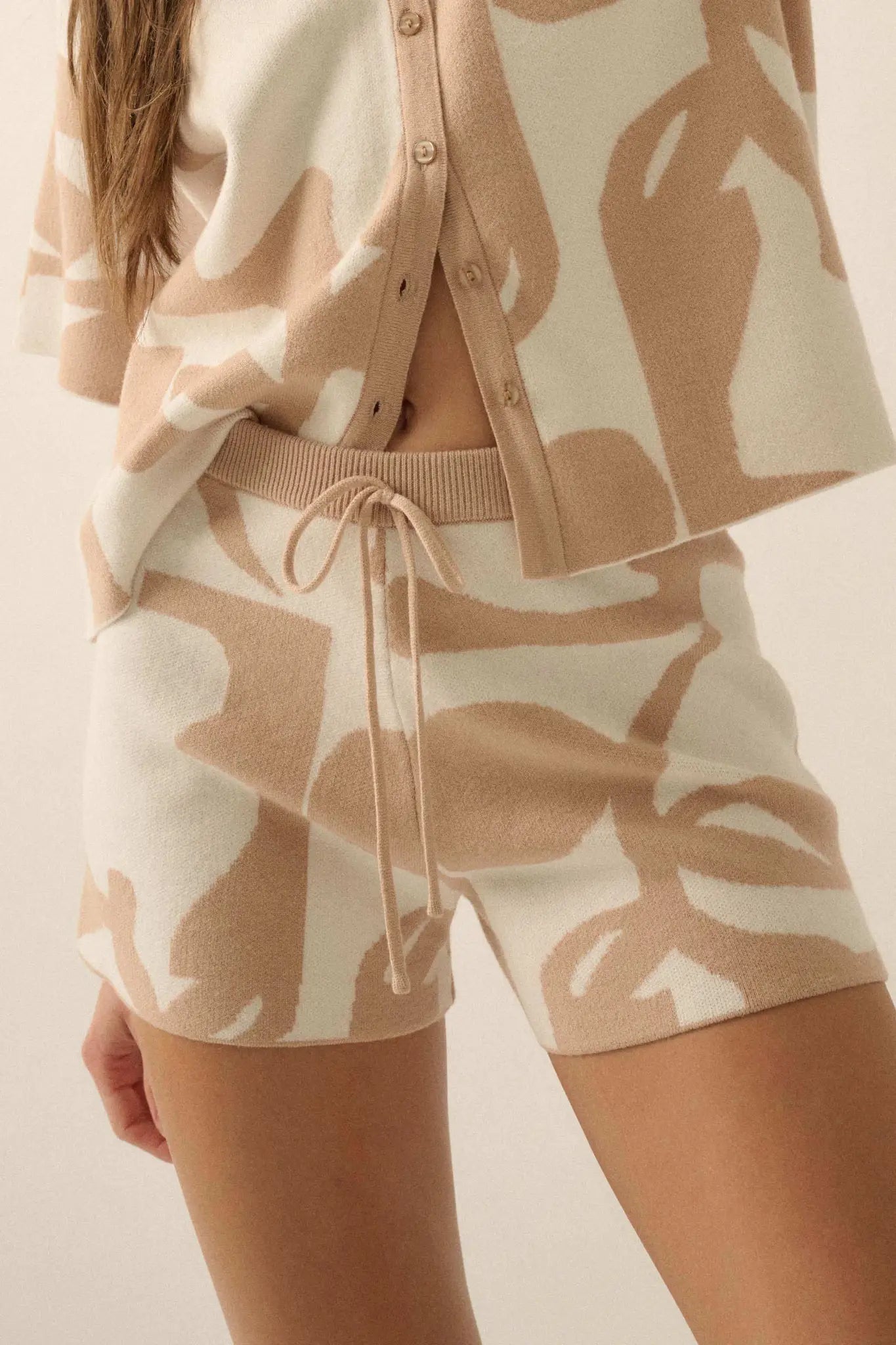 Bold Blooms Floral Jacquard Knit Sweater Shorts - ShopPromesa