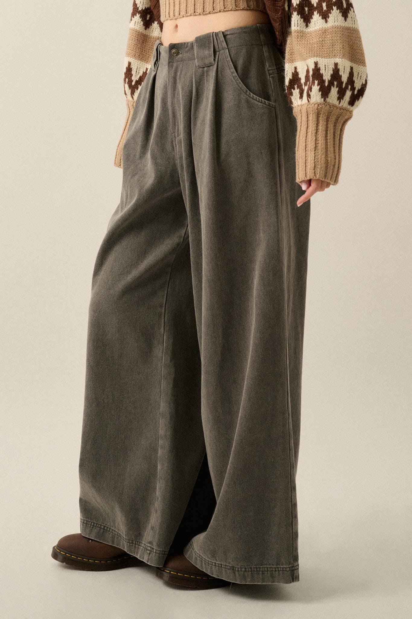 Step Ahead Denim Pleated Wide-Leg Pocket Pants - ShopPromesa