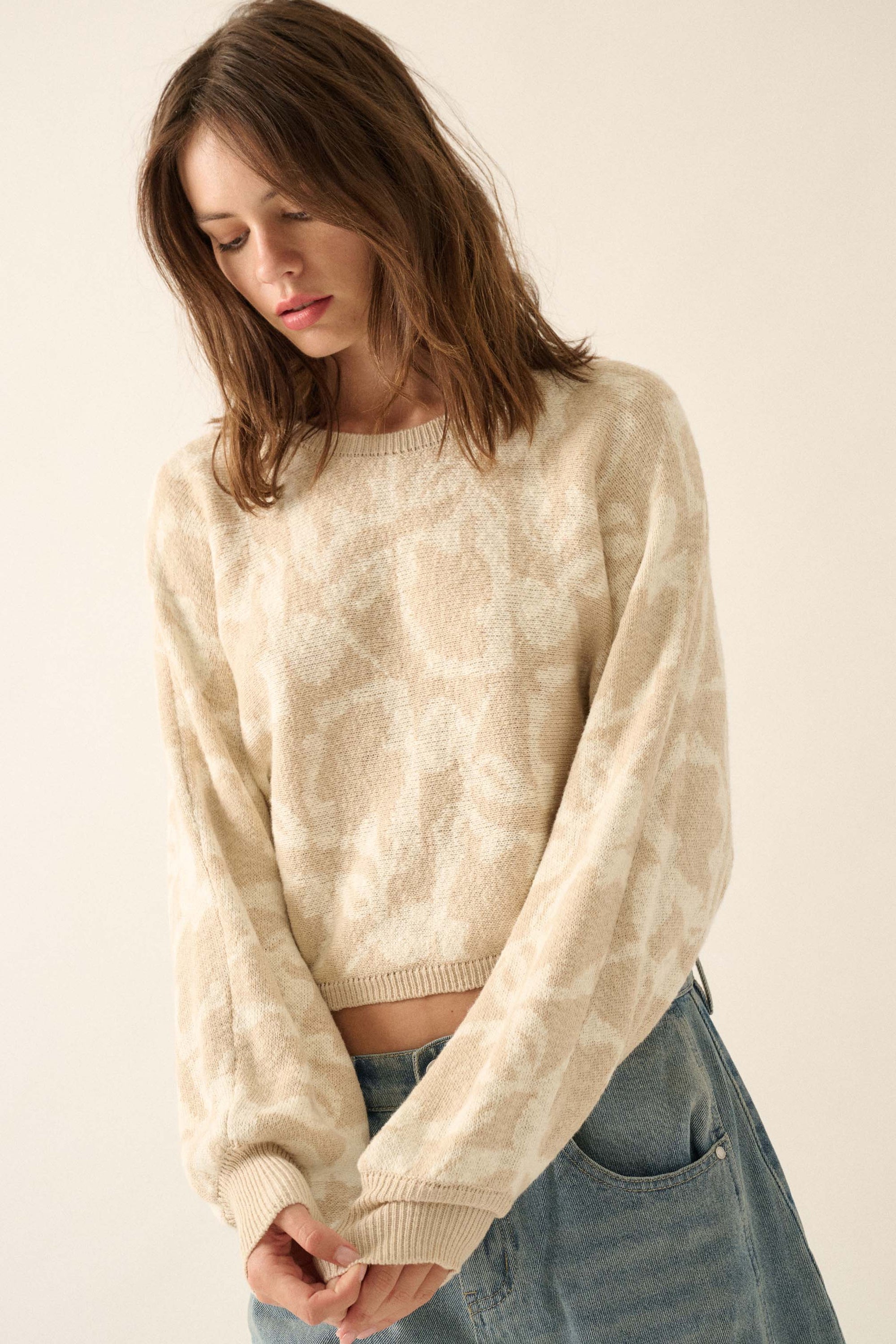 Abstract Garden Floral Jacquard Cropped Sweater - ShopPromesa