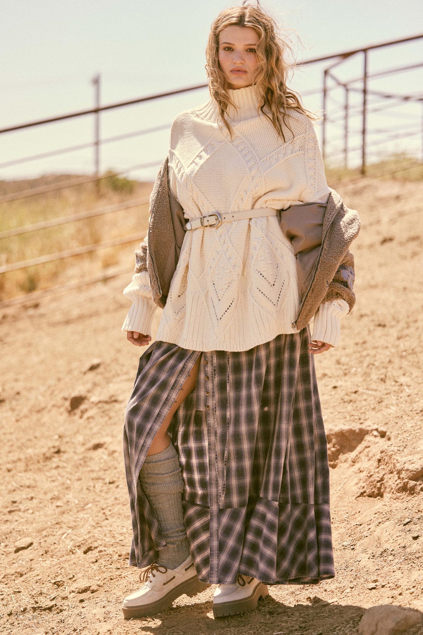 Twist Ending Oversize Cable Knit Mock-Neck Sweater - ShopPromesa