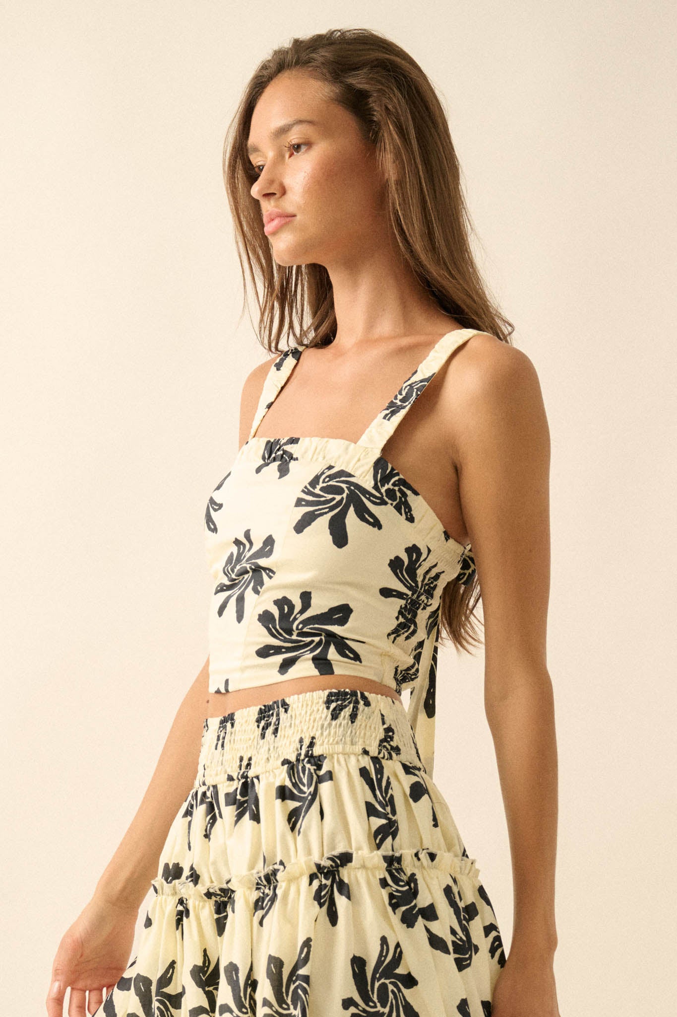 Petals Twirl Floral-Print Cropped Tank Top - ShopPromesa
