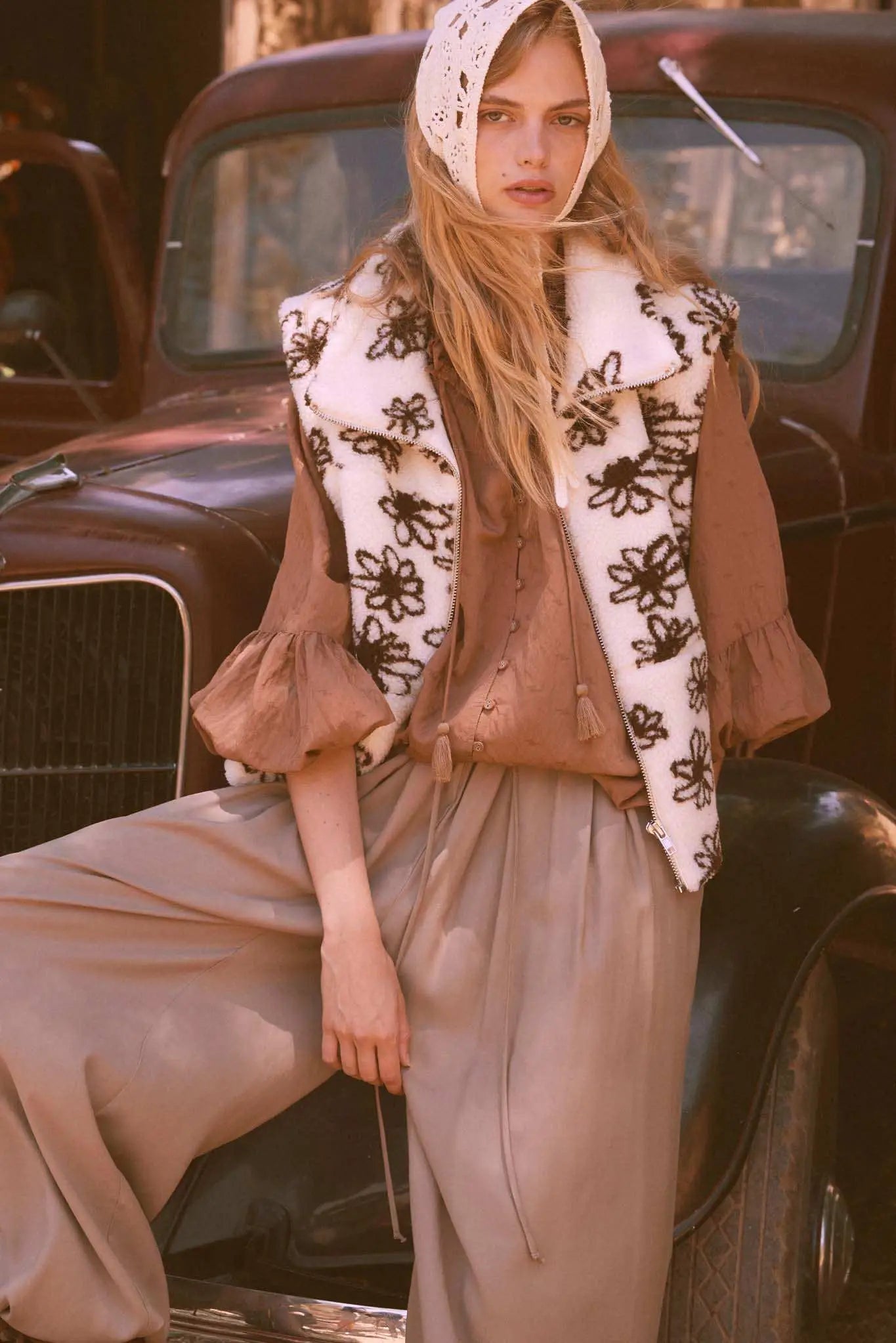 Winter Garden Floral-Print Sherpa Fleece Vest | ShopPromesa