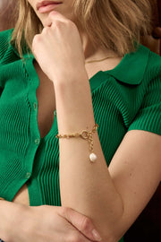 Malibu Point Gold Pearl Pendant Bracelet - ShopPromesa