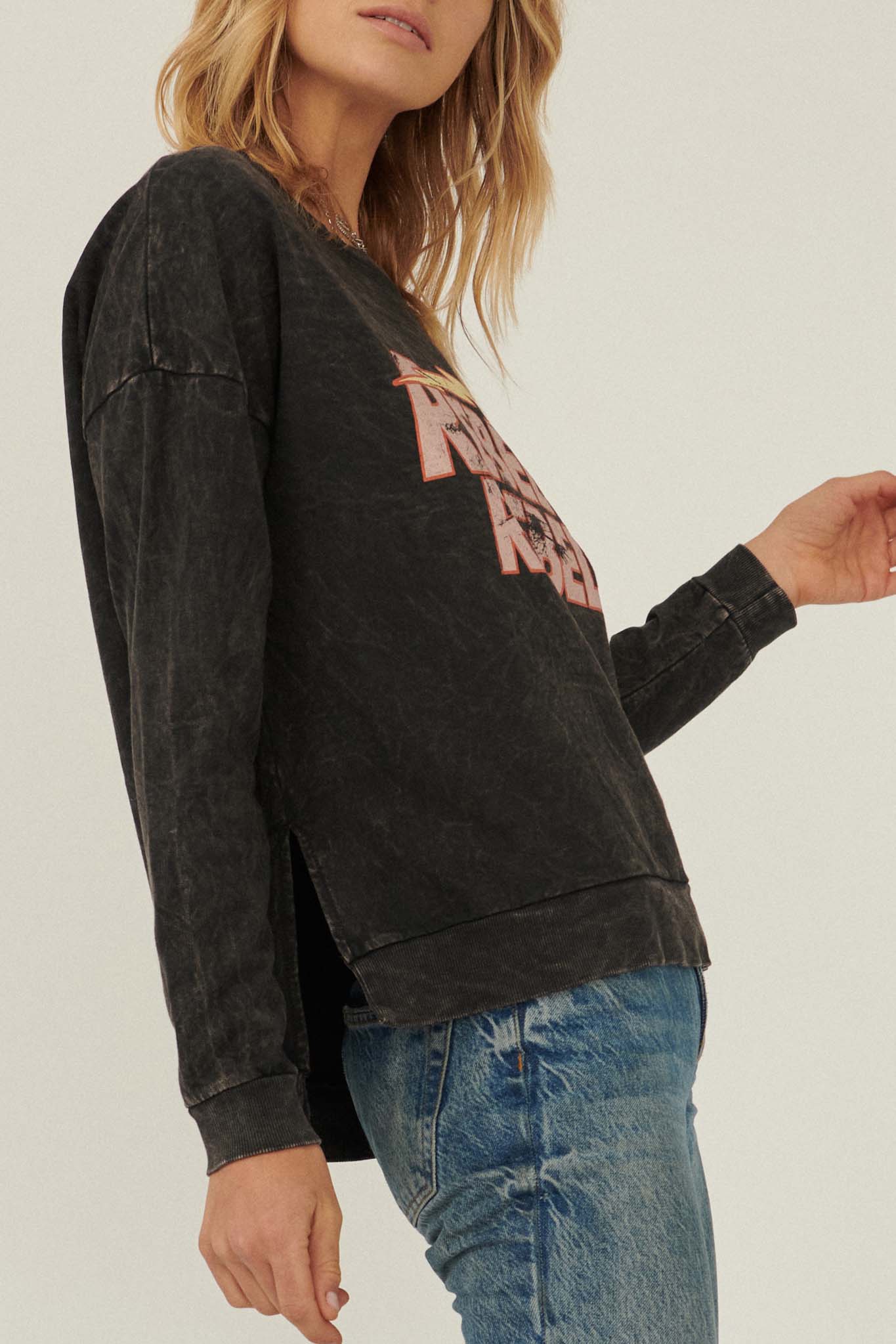 Rebel Rebel Vintage-Wash Graphic Sweatshirt - ShopPromesa