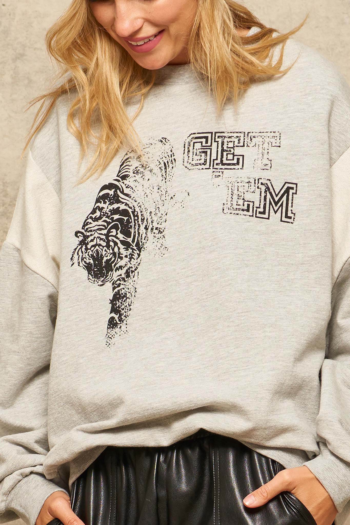 Get Em Tiger Vintage Graphic Sweatshirt - ShopPromesa