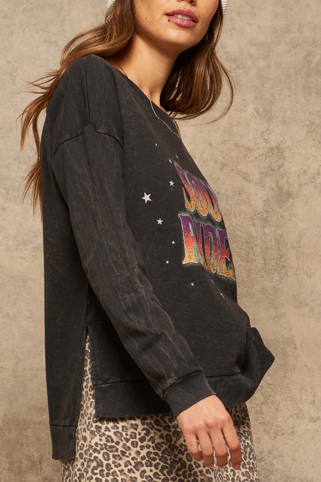 Soul Rider Vintage-Washed Graphic Sweatshirt - ShopPromesa