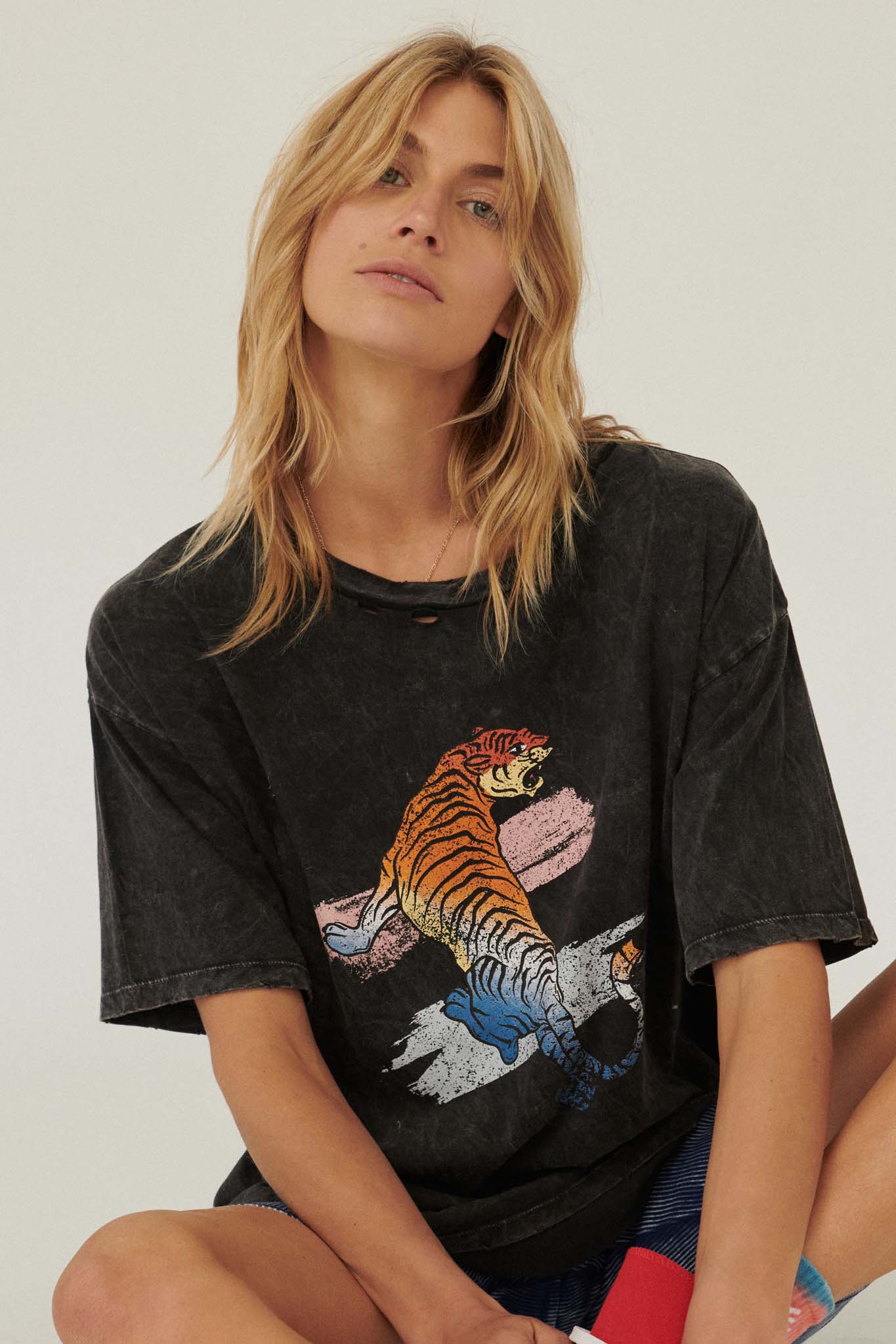 Rainbow Tiger Vintage-Wash Graphic Tee - ShopPromesa