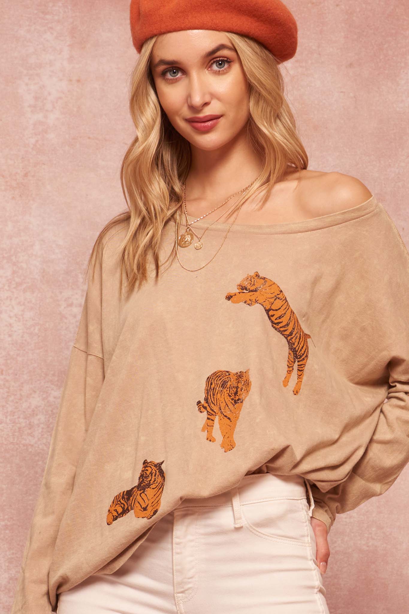 Tiger Trio Long-Sleeve Vintage Graphic Tee - ShopPromesa