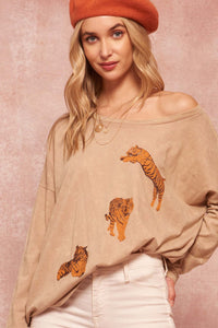 Tiger Trio Long-Sleeve Vintage Graphic Tee - ShopPromesa