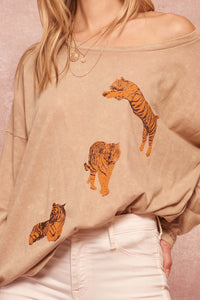 Tiger Trio Long-Sleeve Vintage Graphic Tee - ShopPromesa