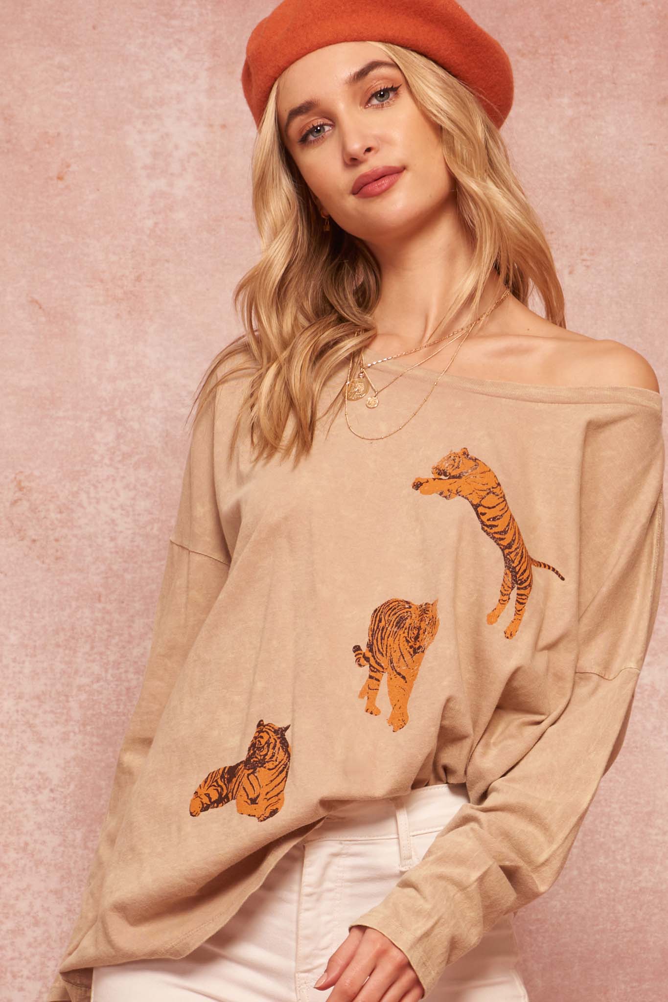 Tiger Trio Long-Sleeve Vintage Graphic Tee - ShopPromesa