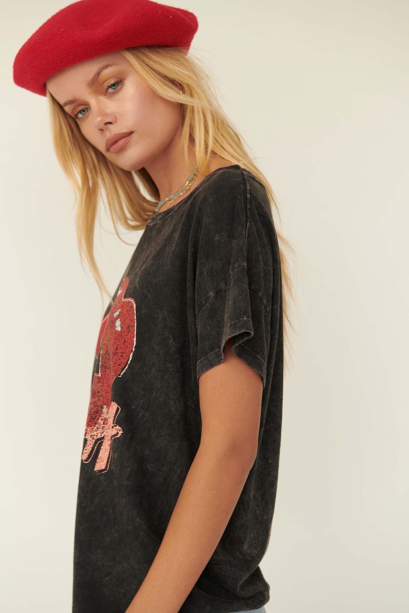 Muah Lips Vintage-Print Graphic Tee - ShopPromesa