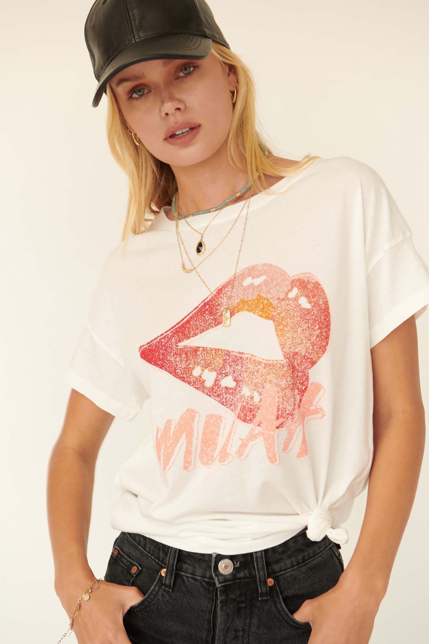 Muah Kiss Vintage-Print Graphic Tee - ShopPromesa