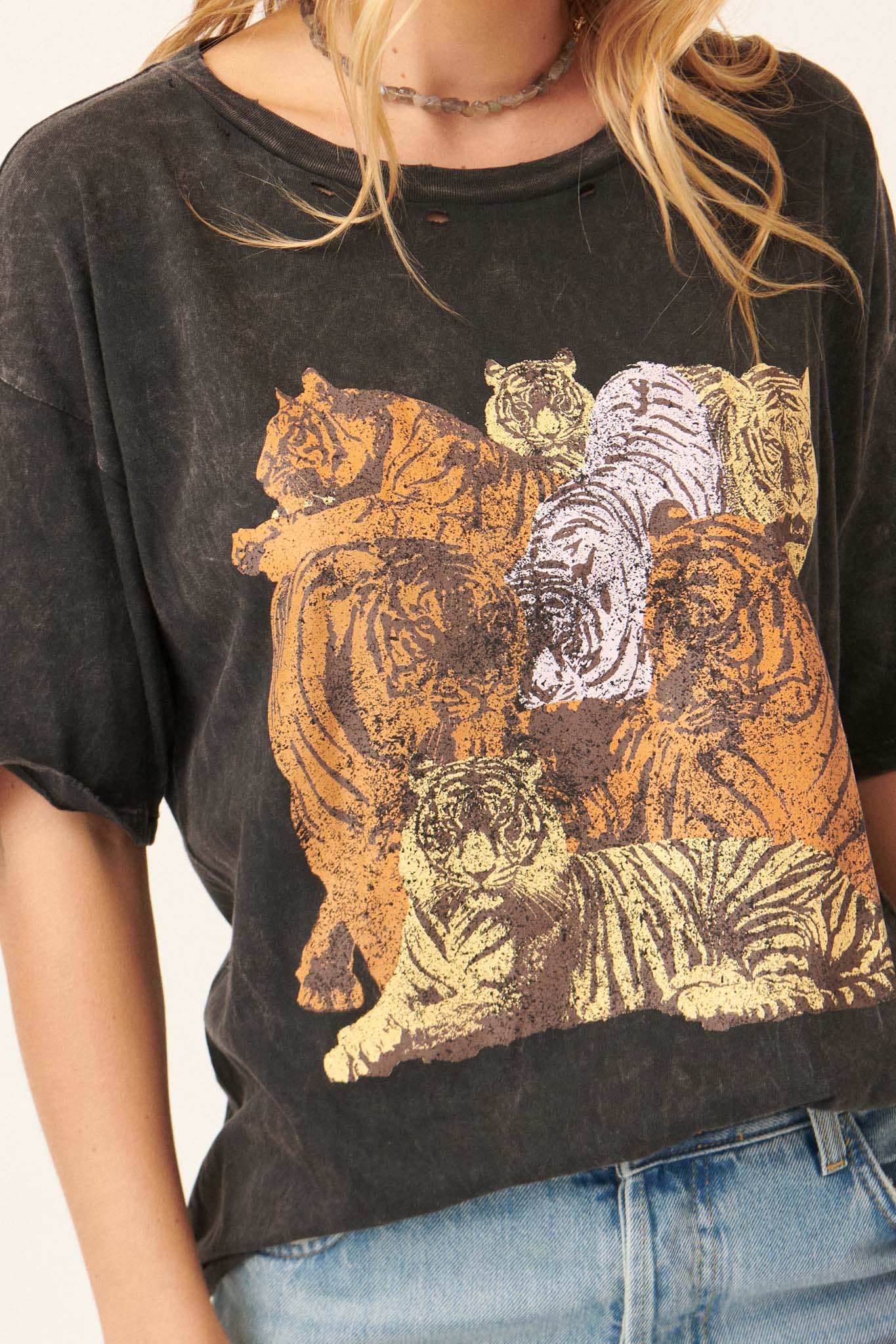 Tiger Pack Distressed Graphic Tee - ShopPromesa