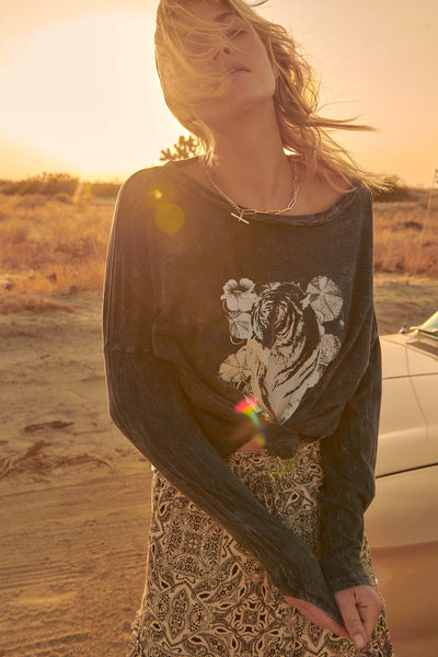Wild Blooms Vintage Tiger Long-Sleeve Graphic Tee - ShopPromesa