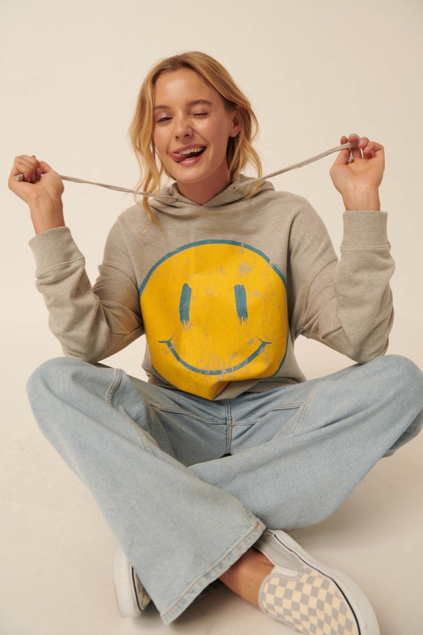 Smiley Face Vintage-Print Graphic Hoodie - ShopPromesa