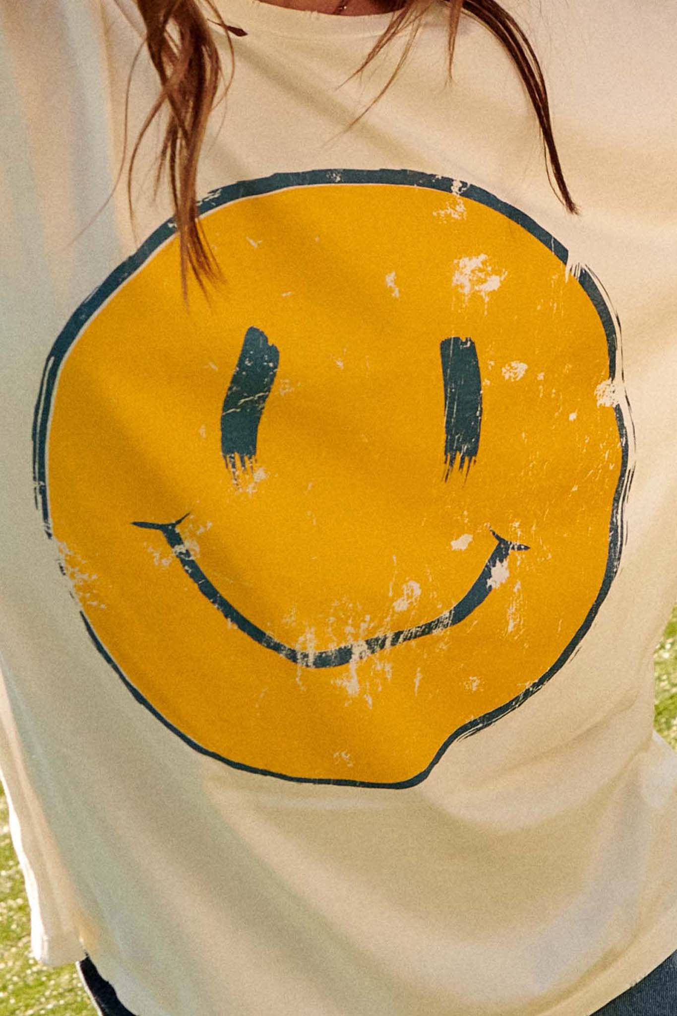 Smiley Face Oversized Distressed Graphic Tee - ShopPromesa