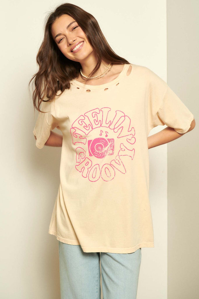 Feelin' Groovy Distressed Graphic Tee - ShopPromesa