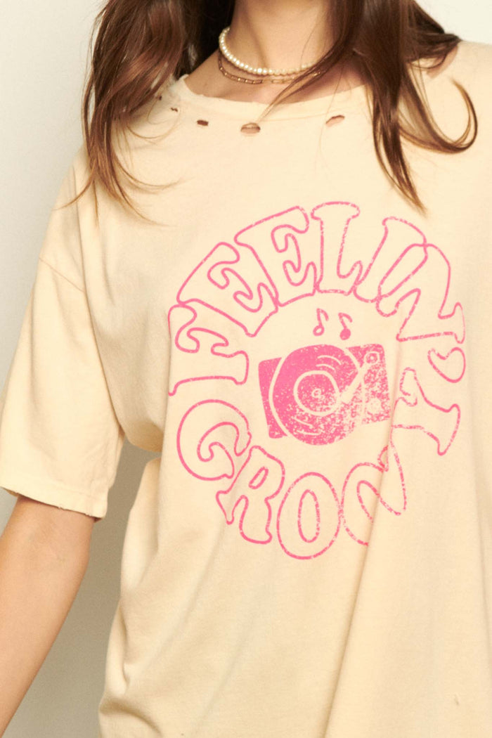 Feelin' Groovy Distressed Graphic Tee - ShopPromesa