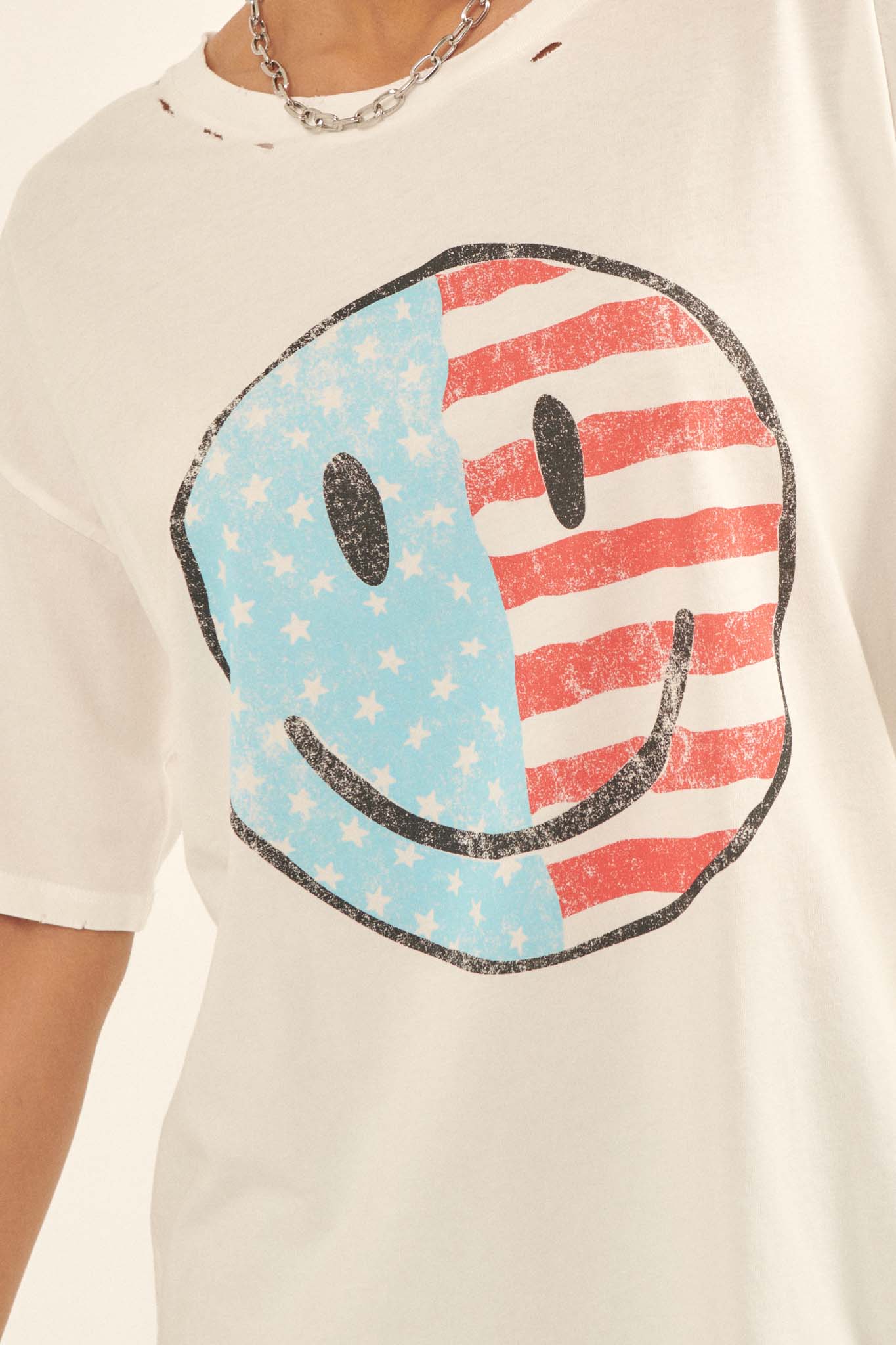 USA Smiley Face Distressed Graphic Tee - ShopPromesa