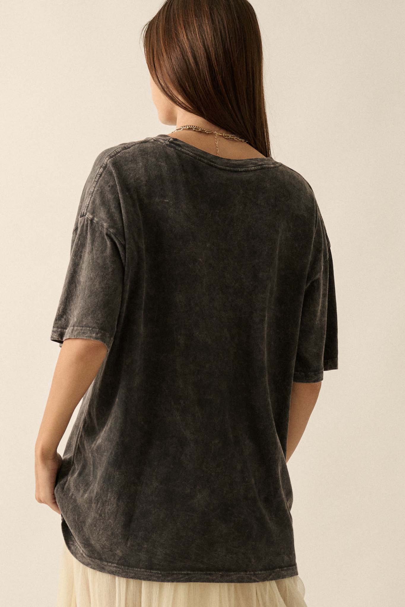 Mustang Moon Distressed Oversize Horse Graphic Tee - ShopPromesa