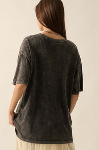 Mustang Moon Distressed Oversize Horse Graphic Tee - ShopPromesa