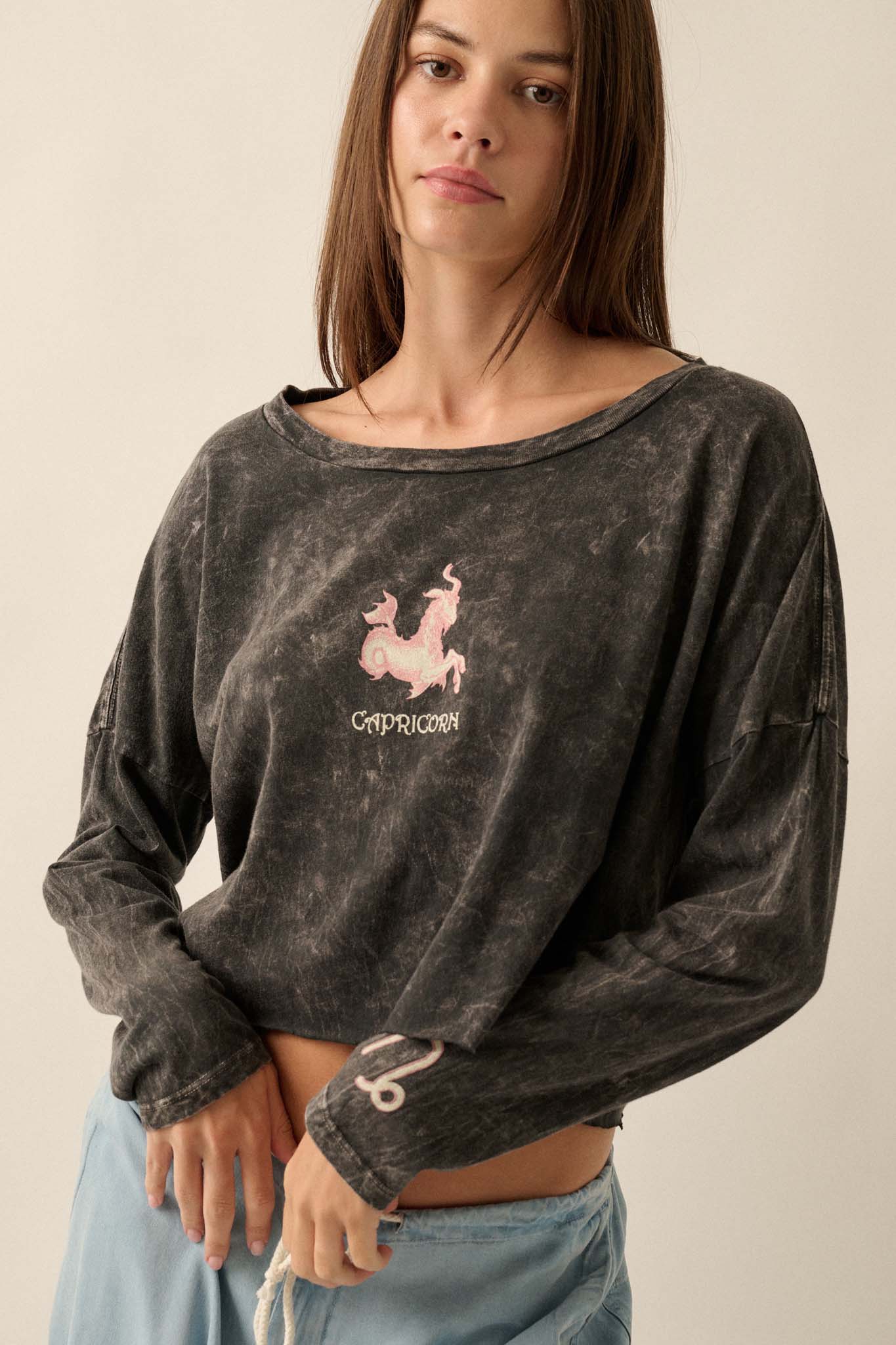 Astrology Girl Cropped Long-Sleeve Graphic Tee - ShopPromesa