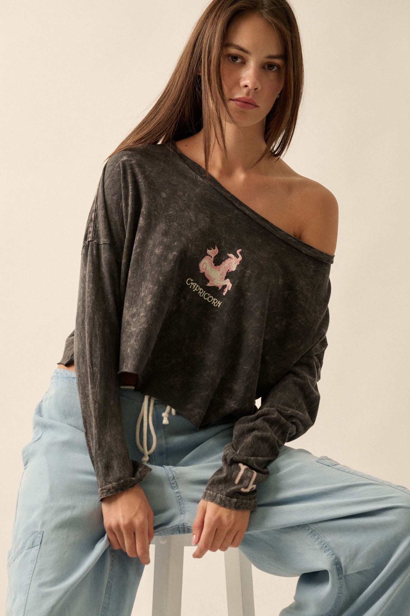 Astrology Girl Cropped Long-Sleeve Graphic Tee - ShopPromesa