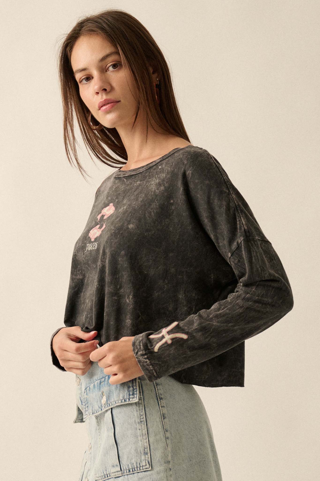 Astrology Girl Cropped Long-Sleeve Graphic Tee - ShopPromesa