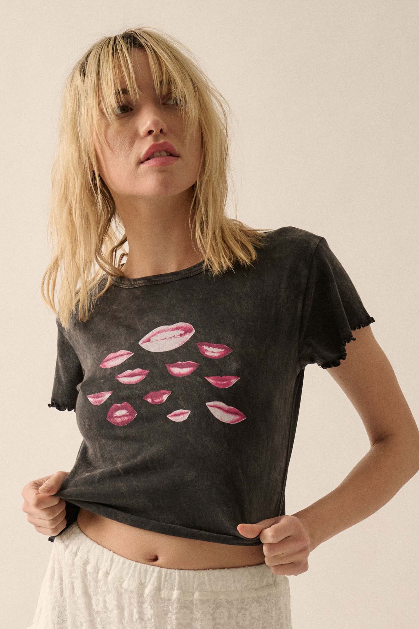 Lucious Lips Cropped Lettuce-Edge Graphic Baby Tee - ShopPromesa