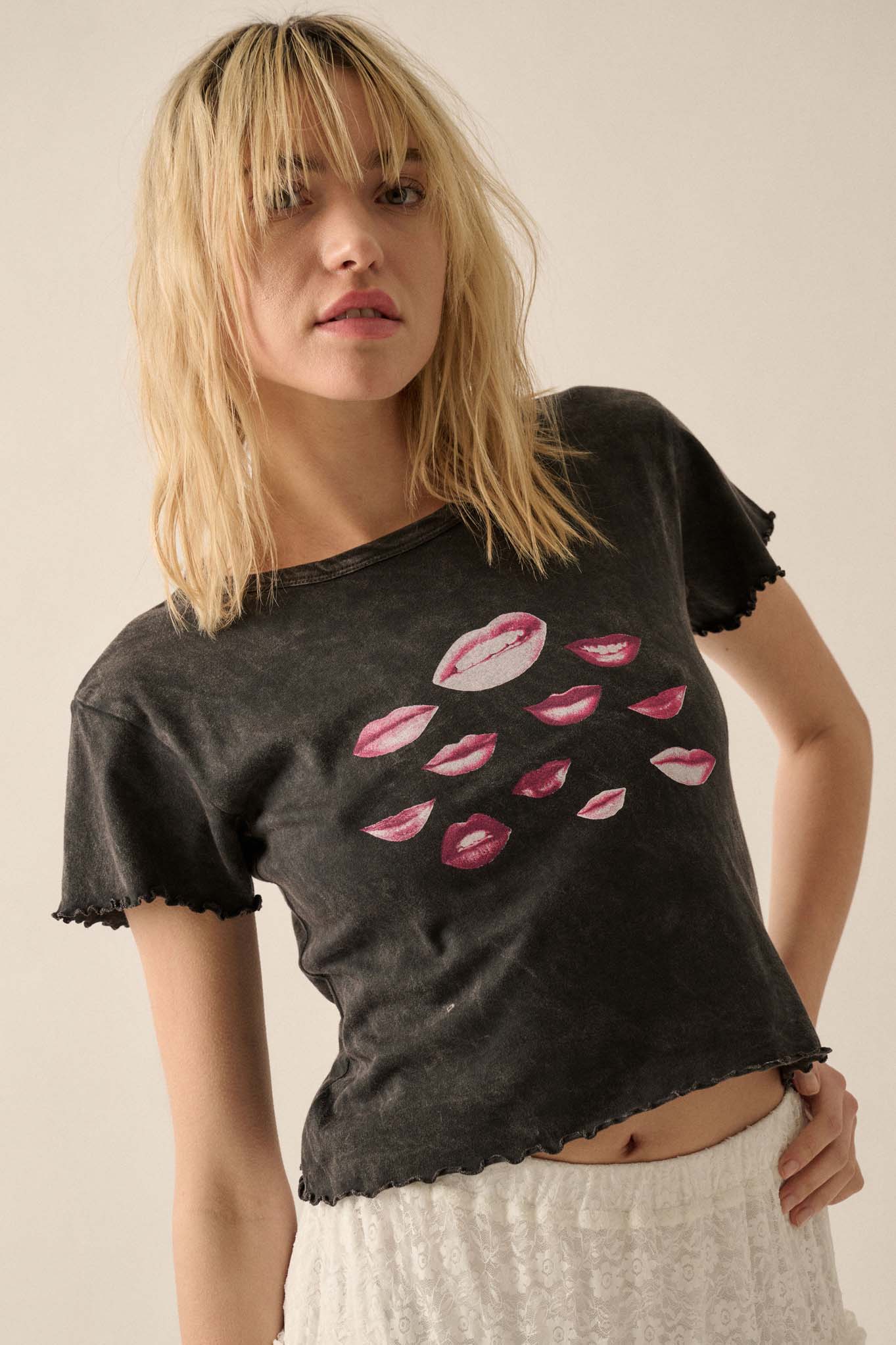 Lucious Lips Cropped Lettuce-Edge Graphic Baby Tee - ShopPromesa