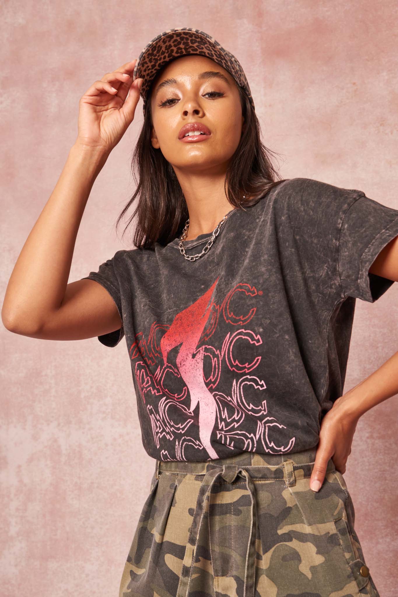 AC/DC Lightning Bolt Vintage-Wash Graphic Tee - ShopPromesa