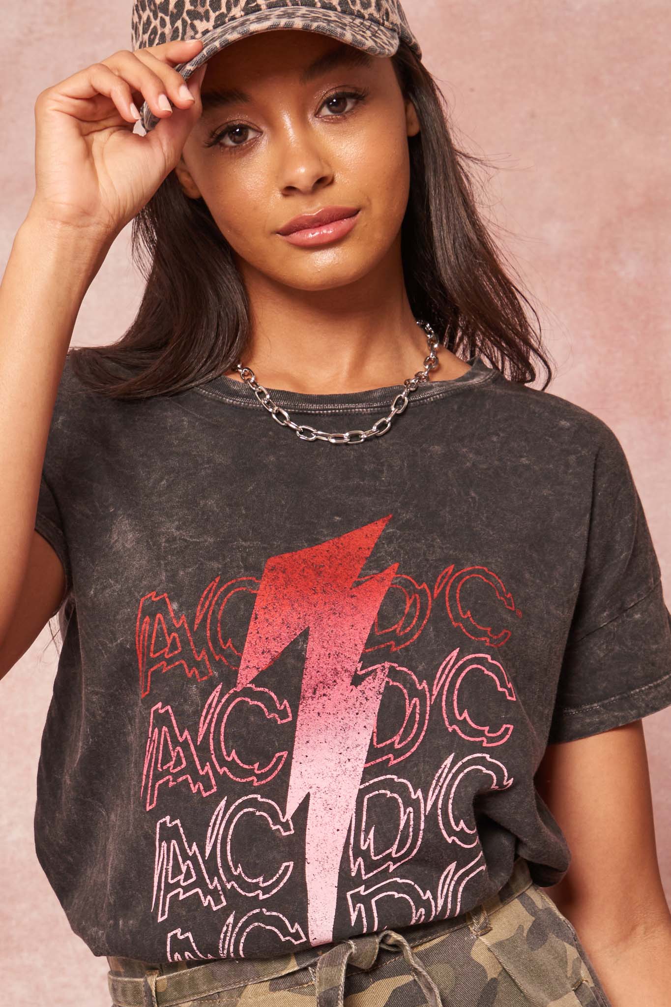 AC/DC Lightning Bolt Vintage-Wash Graphic Tee - ShopPromesa