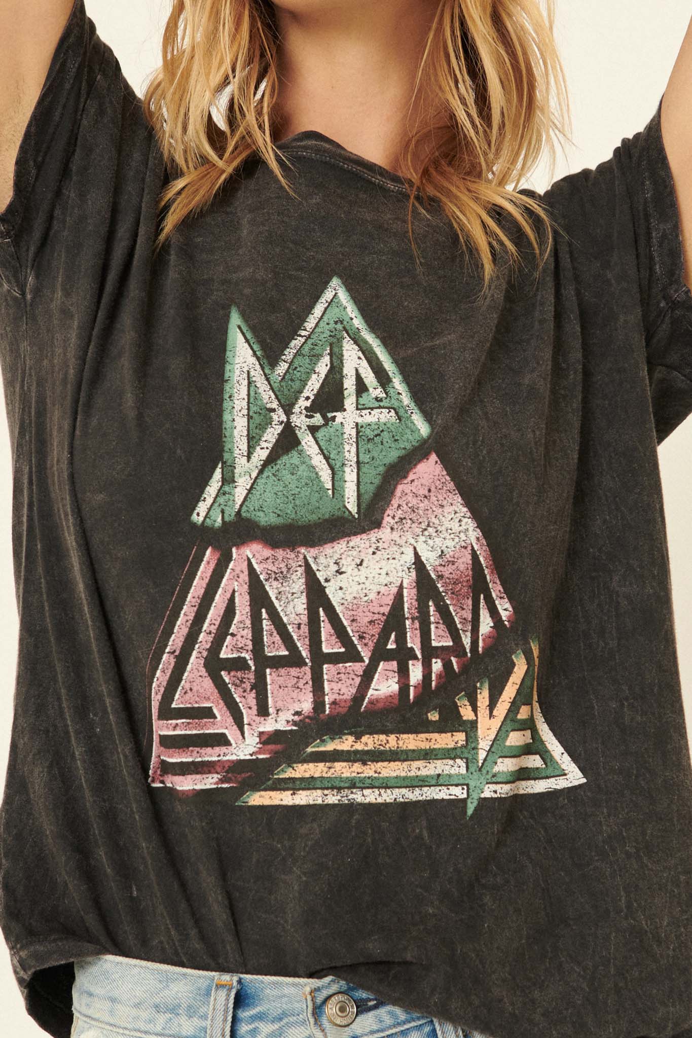 Def Leppard Pyramid Logo Vintage-Wash Graphic Tee - ShopPromesa