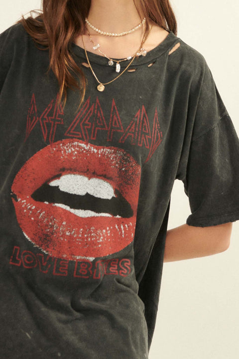 Def Leppard Love Bites Lips Graphic Tee - ShopPromesa