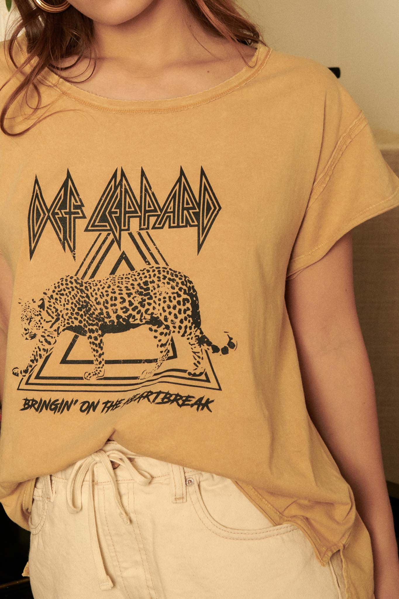 Def Leppard Heartbreak Vintage Graphic Tee - ShopPromesa