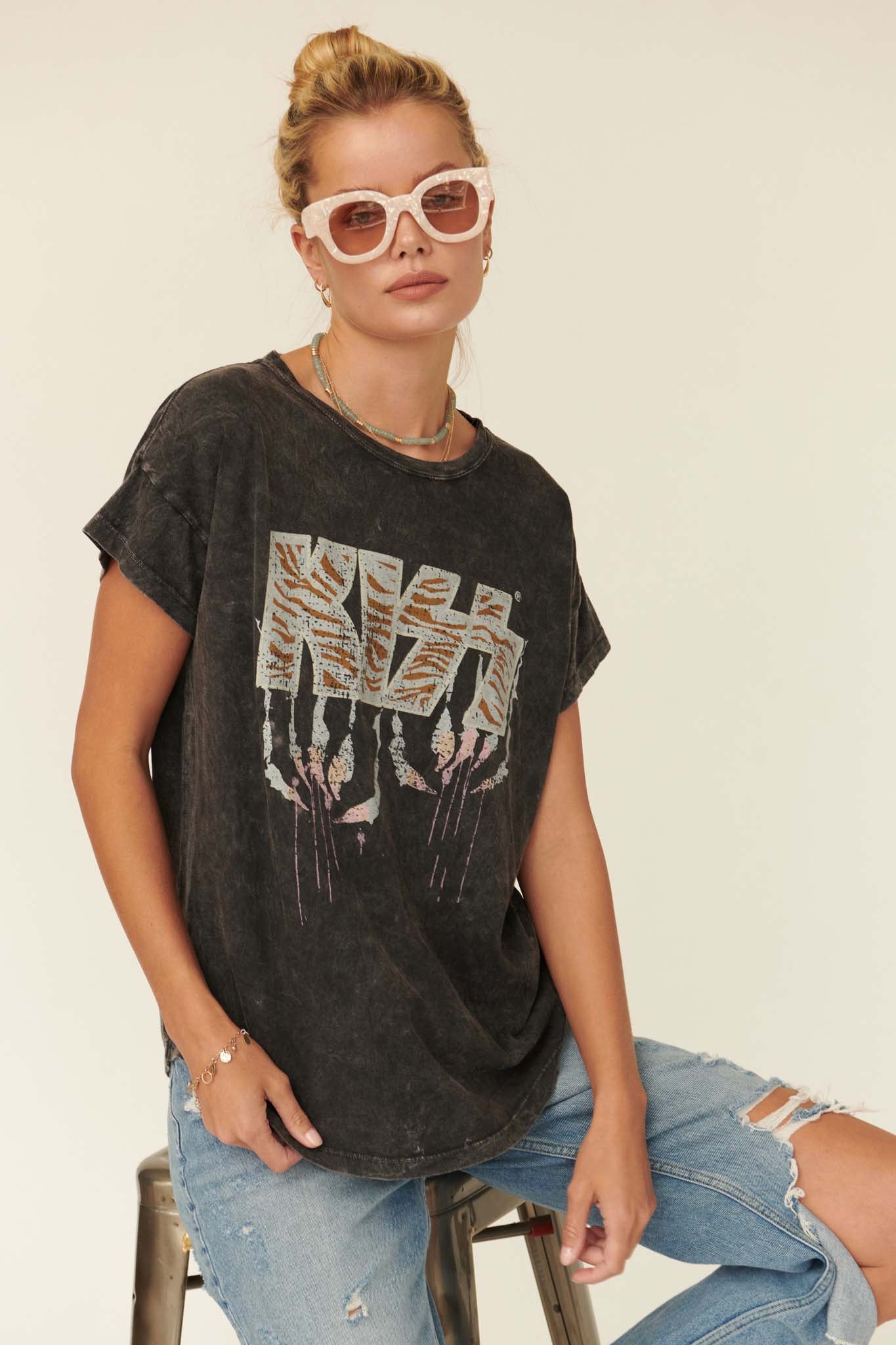 KISS Tiger Claws Vintage-Wash Graphic Tee - ShopPromesa