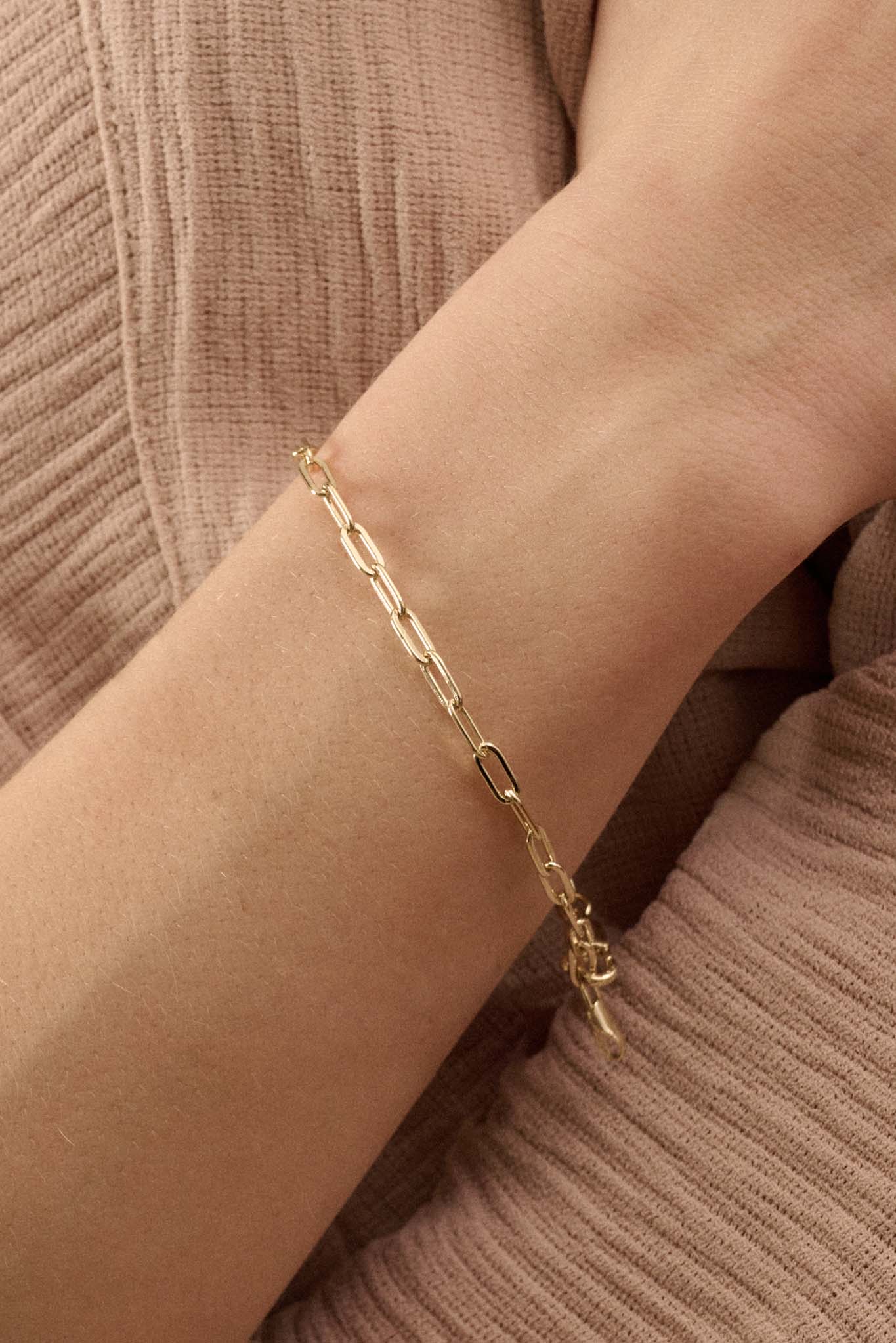 Sepulveda Gold Paperclip Chain Bracelet - ShopPromesa