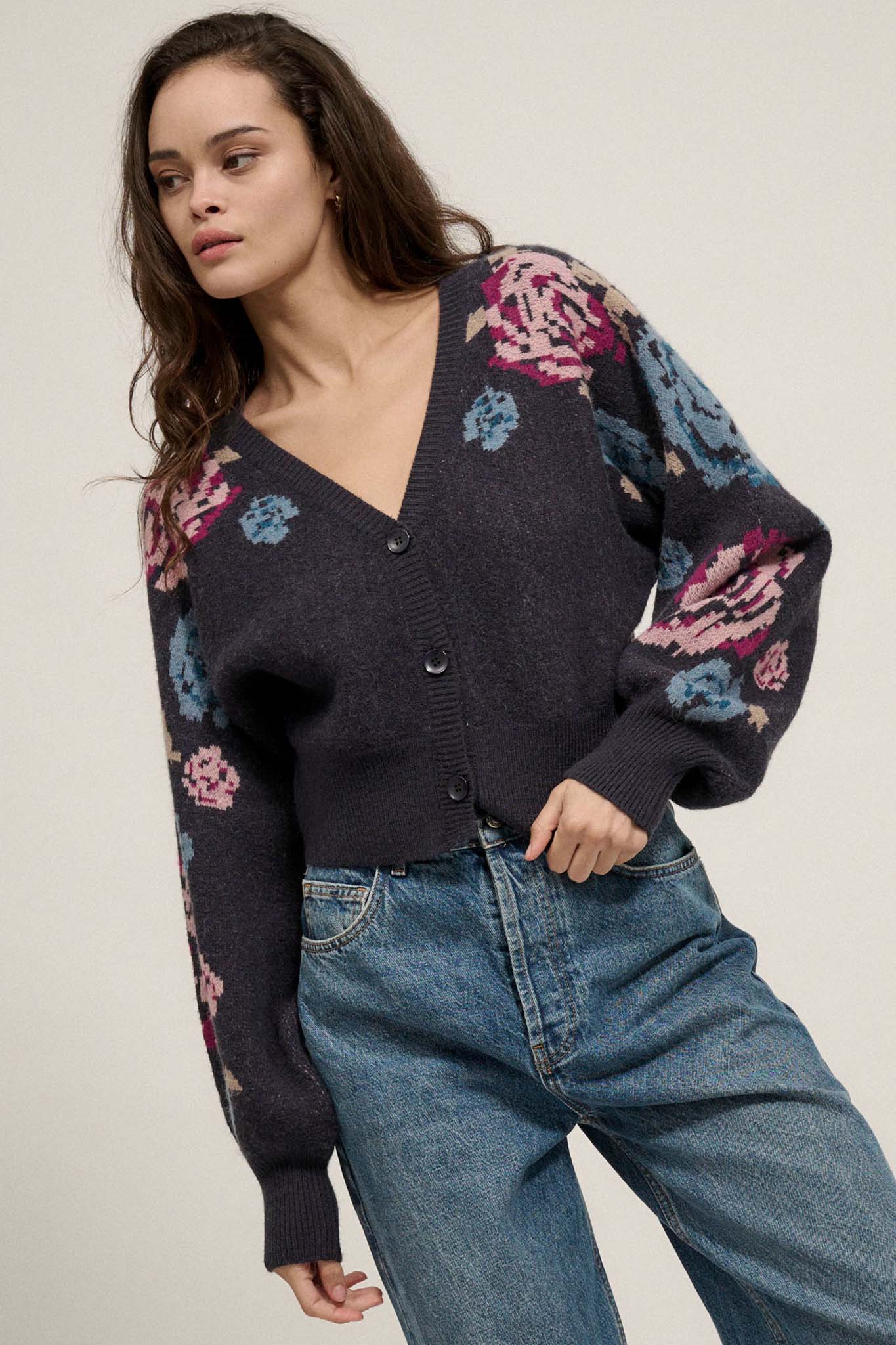 Winter Roses Floral Knit Cropped Cardigan Sweater - ShopPromesa